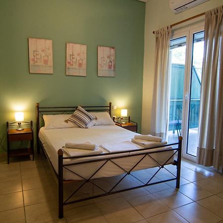 Tsertos Apartments Kamena Vourla Buitenkant foto