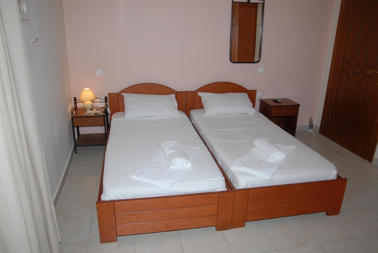 Tsertos Apartments Kamena Vourla Kamer foto