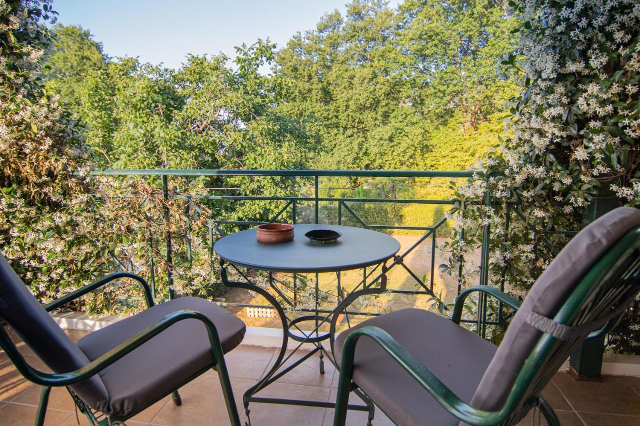 Tsertos Apartments Kamena Vourla Buitenkant foto