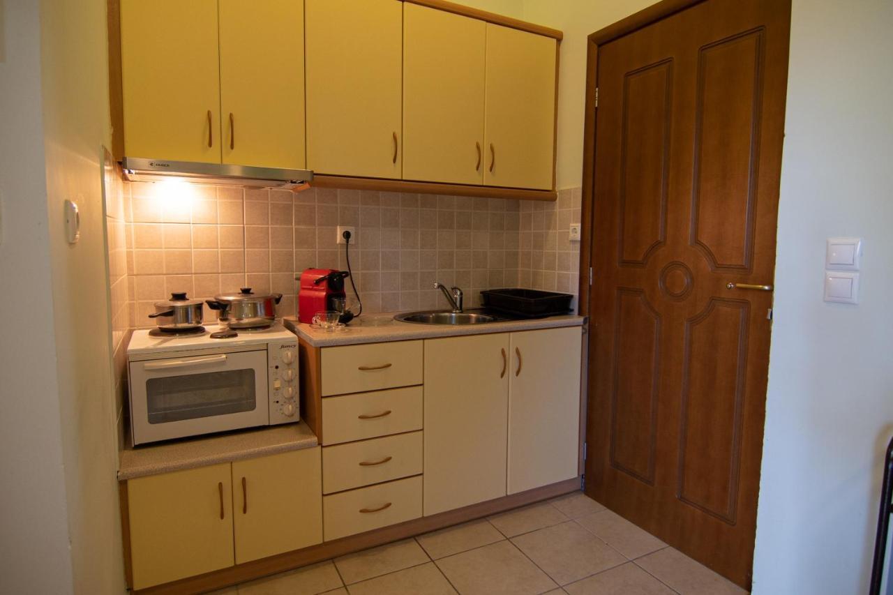 Tsertos Apartments Kamena Vourla Buitenkant foto