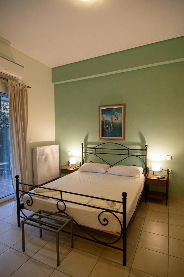 Tsertos Apartments Kamena Vourla Buitenkant foto