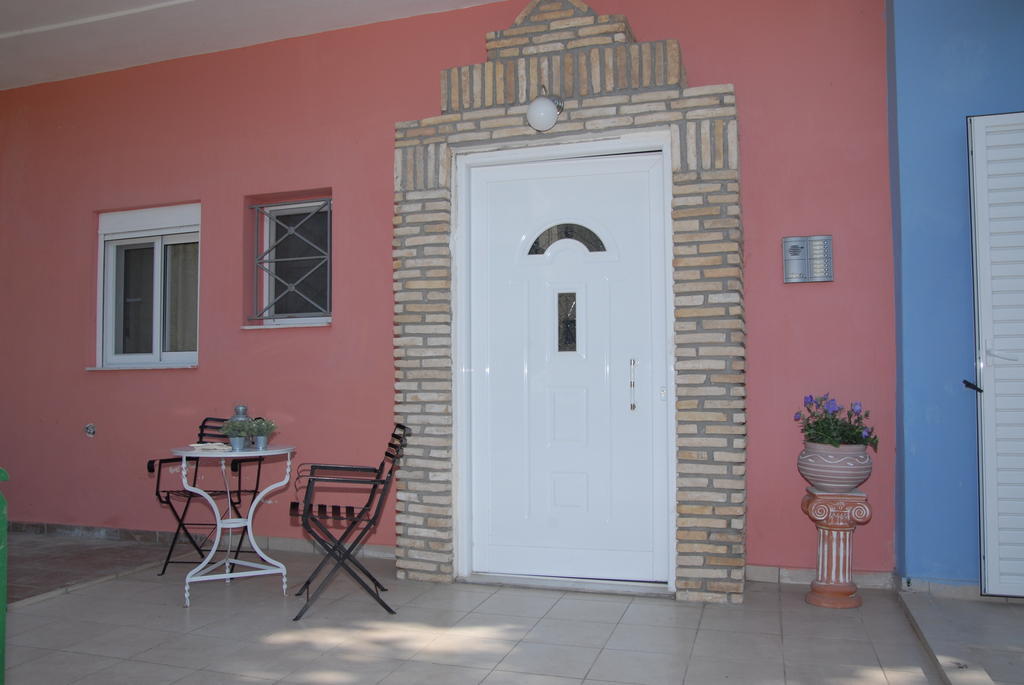 Tsertos Apartments Kamena Vourla Buitenkant foto