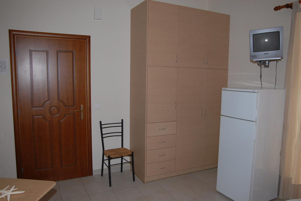 Tsertos Apartments Kamena Vourla Buitenkant foto