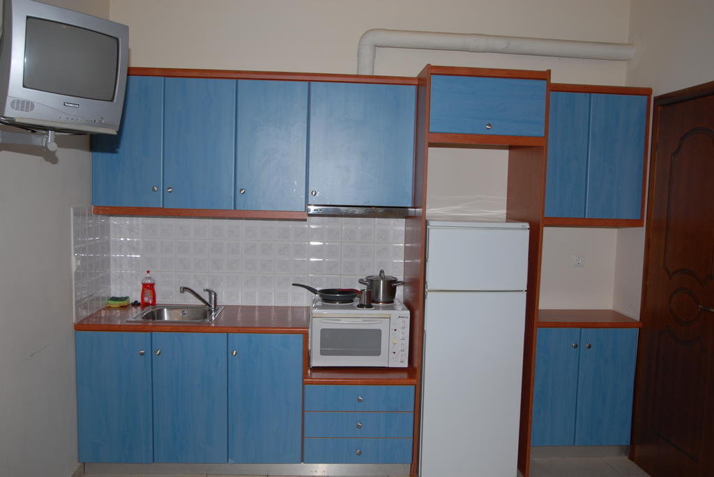 Tsertos Apartments Kamena Vourla Buitenkant foto