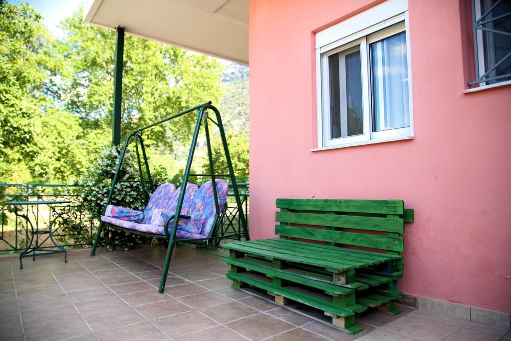 Tsertos Apartments Kamena Vourla Buitenkant foto