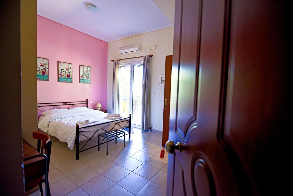Tsertos Apartments Kamena Vourla Buitenkant foto