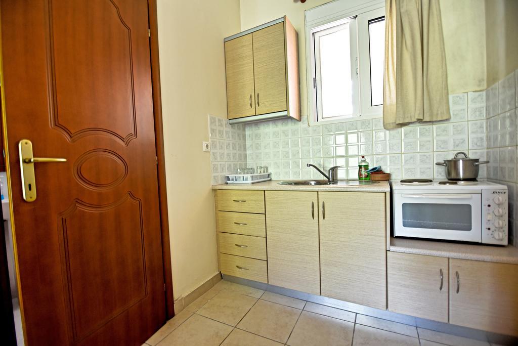 Tsertos Apartments Kamena Vourla Buitenkant foto