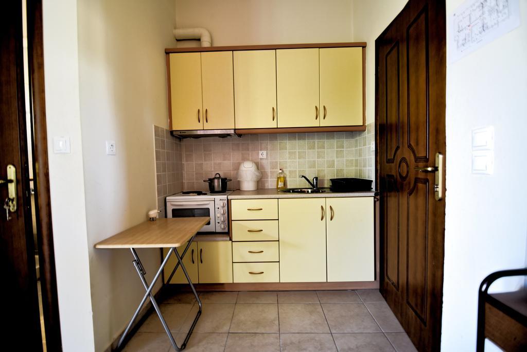 Tsertos Apartments Kamena Vourla Buitenkant foto