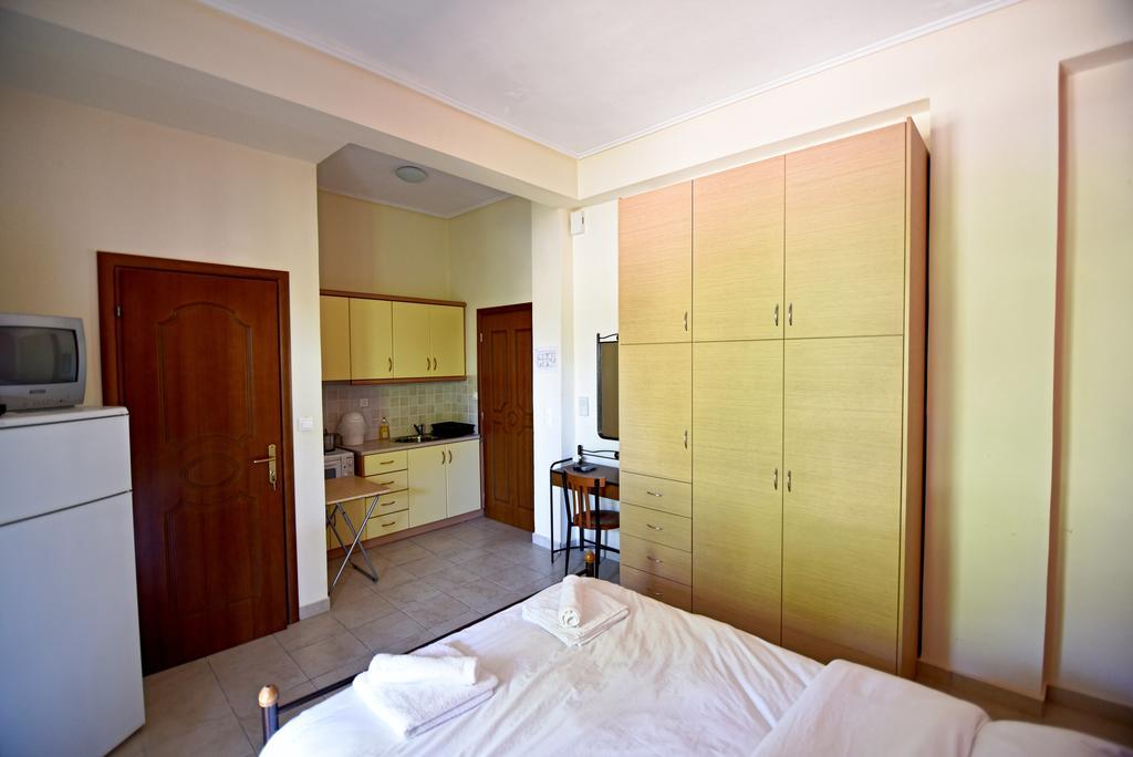Tsertos Apartments Kamena Vourla Buitenkant foto